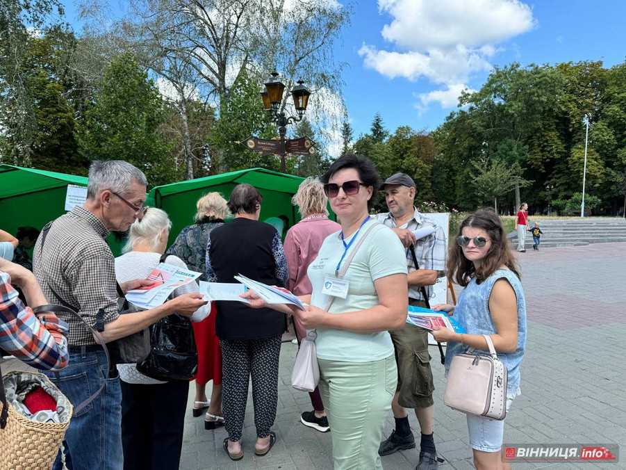 На Європейській площі у Вінниці проводять безкоштовну вакцинацію та лікарські обстеження - фото 10