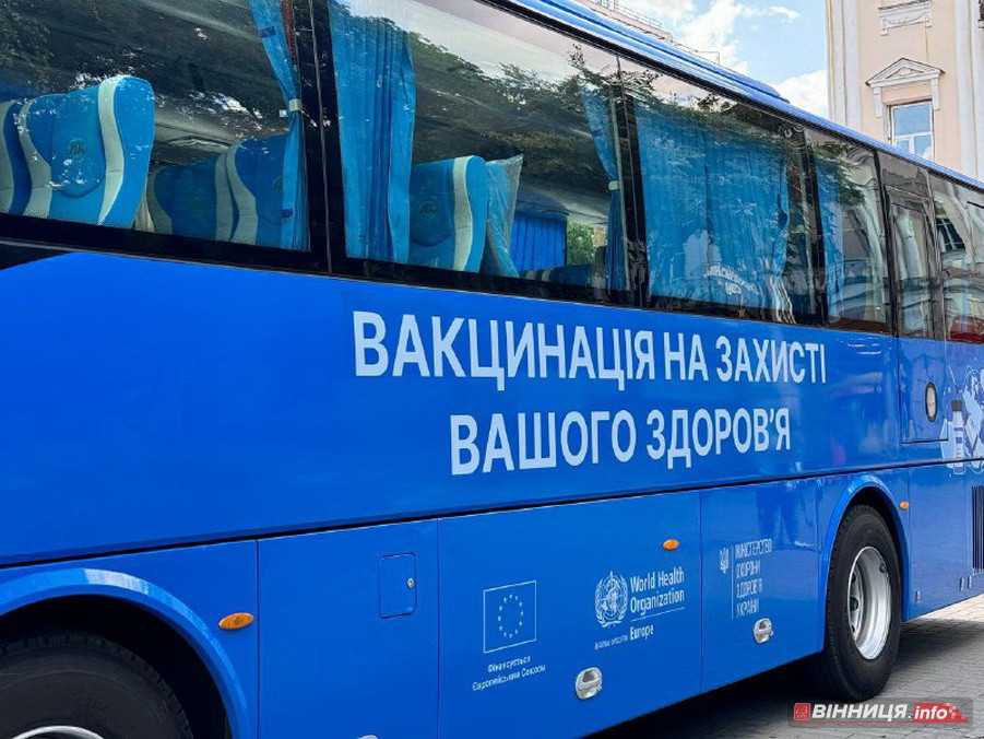 На Європейській площі у Вінниці проводять безкоштовну вакцинацію та лікарські обстеження - фото 11