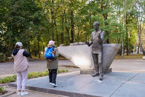 Новини Вінниці / Евакуйований з Покровська пам'ятник Леонтовичу прикрашатиме парк Вінниці