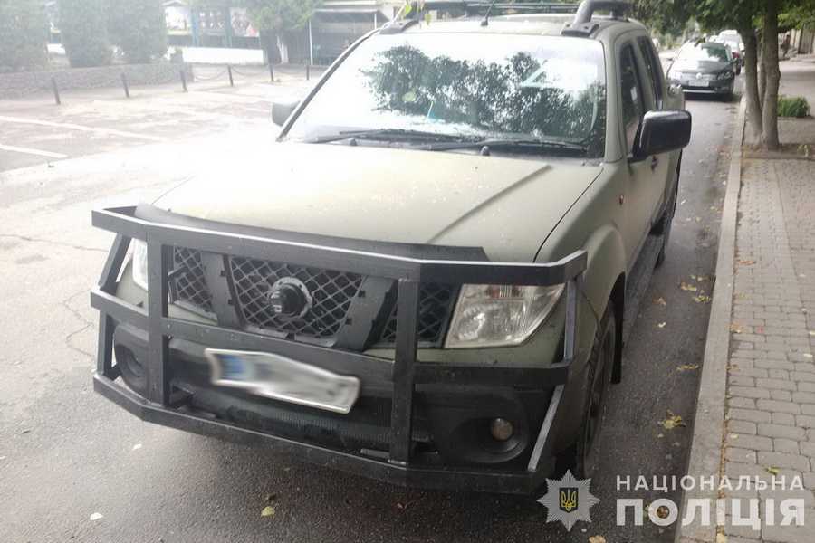 Обіцяв полагодити авто для ЗСУ, але продав його: на Вінниччині чоловік ошукав військового