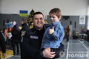 Новини Вінниці / Вінницькі поліцейські привітали діток з Днем Святого Миколая