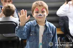 Новини Вінниці / Вінницькі поліцейські привітали діток з Днем Святого Миколая