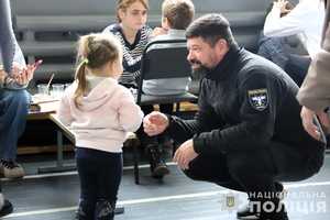 Новини Вінниці / Вінницькі поліцейські привітали діток з Днем Святого Миколая