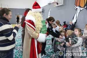 Новини Вінниці / Вінницькі поліцейські привітали діток з Днем Святого Миколая