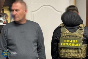 Новини Вінниці / СБУ та Нацполіція затримали у Вінниці очільника комунального закладу та двох лікарів, які за хабарі «списували» військових зі служби