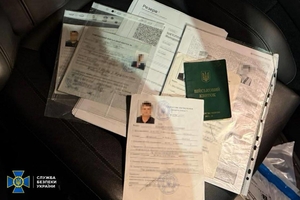 Новини Вінниці / СБУ та Нацполіція затримали у Вінниці очільника комунального закладу та двох лікарів, які за хабарі «списували» військових зі служби