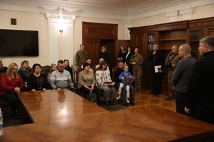 Новини Вінниці / Родинам полеглих захисників з Вінниччини вручили посмертні державні нагороди