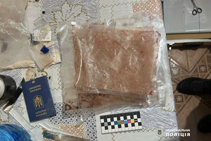 Новини Вінниці / У Вінниці правоохоронці затримали жительку Донецької області, яка перевозила понад 500 згортків з наркотичними речовинами