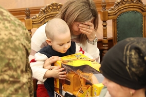 Новини Вінниці / Родинам полеглих захисників з Вінниччини вручили посмертні державні нагороди