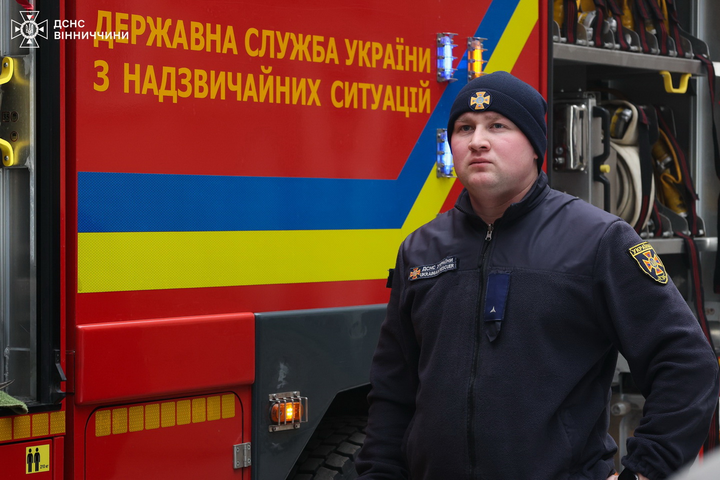 Пожежа у вінницькій багатоповерхівці: жінка вистрибнула у вікно, а чоловік загинув - фото 9