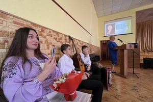 Новини Вінниці / 33 роки у 33 школі: авторський вечір Клавдії Семенової «З Україною в серці»