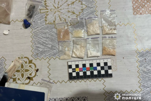 Новини Вінниці / У Вінниці правоохоронці затримали жительку Донецької області, яка перевозила понад 500 згортків з наркотичними речовинами