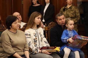Новини Вінниці / Родинам полеглих захисників з Вінниччини вручили посмертні державні нагороди