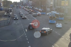 Новини Вінниці / У Вінниці на Пирогова впала електроопора: рух транспорту ускладнений