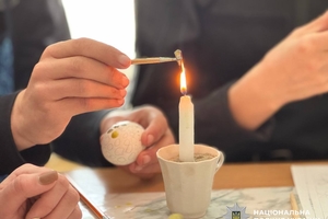Новини Вінниці / Вінницькі школярі порадували пораненим поліцейським не лише великодні гостинці, а й тепло своїх сердечок 