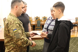Новини Вінниці / На Вінниччині вручили посмертні державні нагороди родинам загиблих Захисників