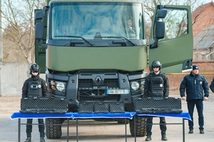 Новини Вінниці / Харківський національний університет внутрішніх справ отримав від Вінниці техніку сучасного зразка