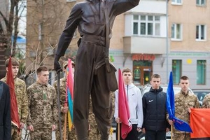 Новини Вінниці / У Вінниці відкрили скульптуру Джурі
