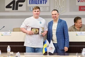 Новости Винницы и области / НОК України нагородив 16-річного важкоатлета Володимира Чмиха: вінничанина визнано найкращим спортсменом місяця / Інформаційний портал На Париже Новини Вінниці / НОК України нагородив 16-річного важкоатлета Володимира Чмиха: вінничанина визнано найкращим спортсменом місяця