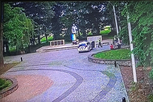 Новини Вінниці / На Вінниччині молодь на мотоциклах каталася на території Меморіалу пам’яті
