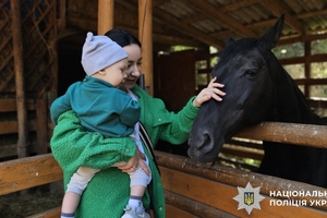 Новини Вінниці / Діти полеглих на війні поліцейських побували на екскурсії у Вінницькому контактному зоопарку ї