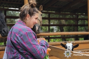 Новини Вінниці / Діти полеглих на війні поліцейських побували на екскурсії у Вінницькому контактному зоопарку ї