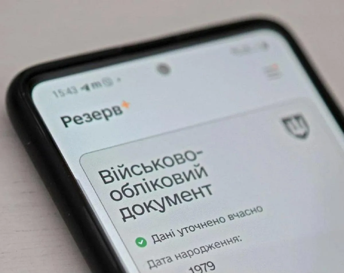 В ход пошли камни и гаечный ключ: на Волыни толпа разбила автомобиль ТЦК