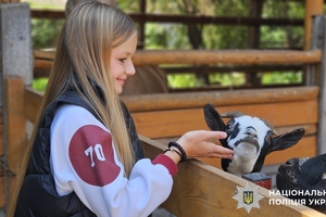 Новини Вінниці / Діти полеглих на війні поліцейських побували на екскурсії у Вінницькому контактному зоопарку ї