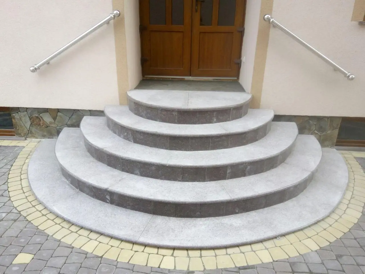 сходи з граніту