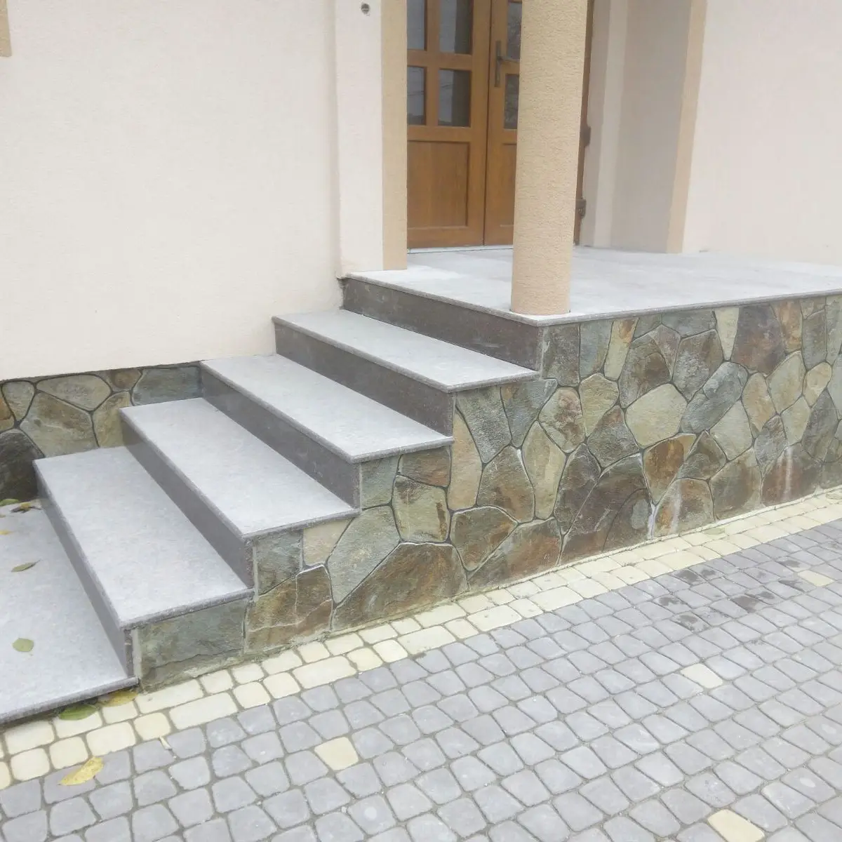 термооброблені гранітні сходи