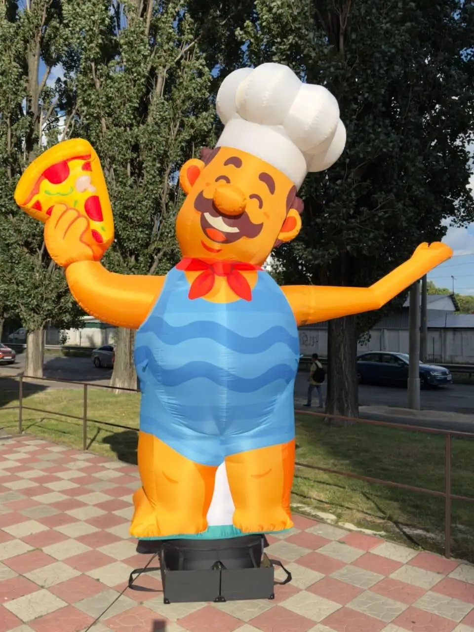Надувна рекламна фігура