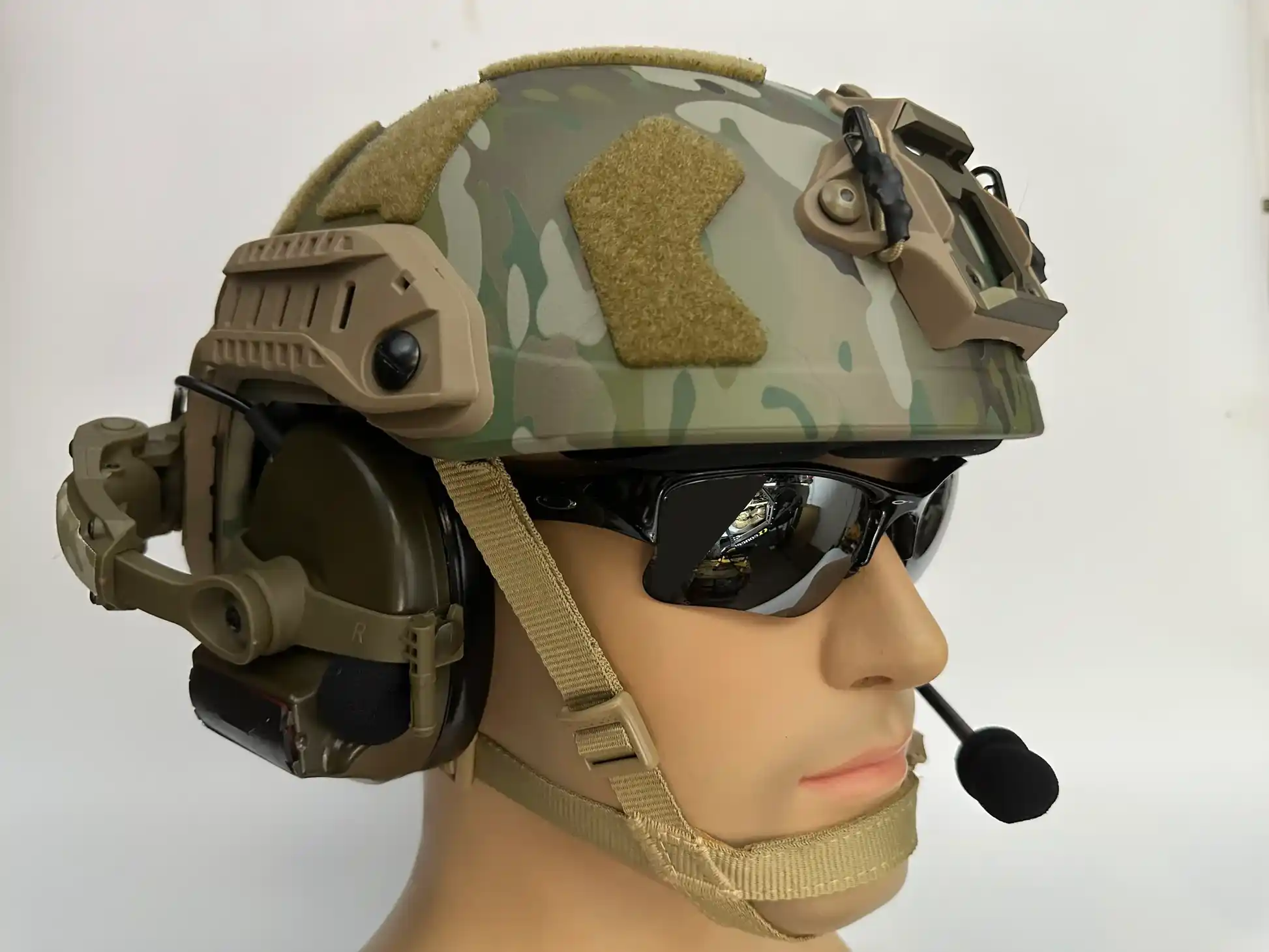 шлем с наушниками