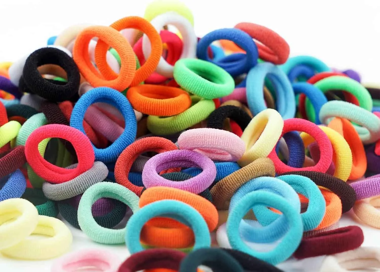 Дитячі резинки: маленький аксесуар із великим попитом