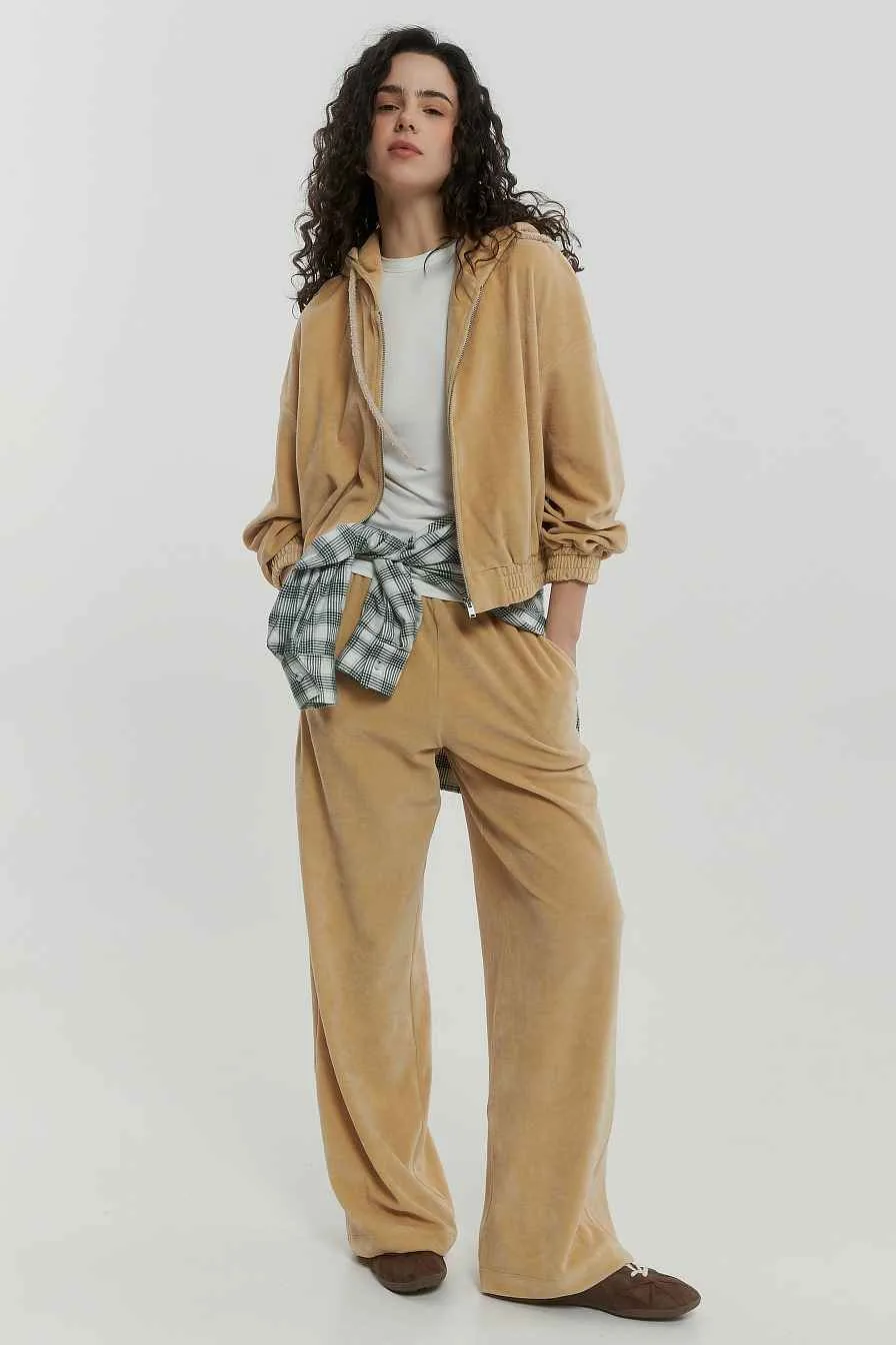 жіночій спортивний одяг