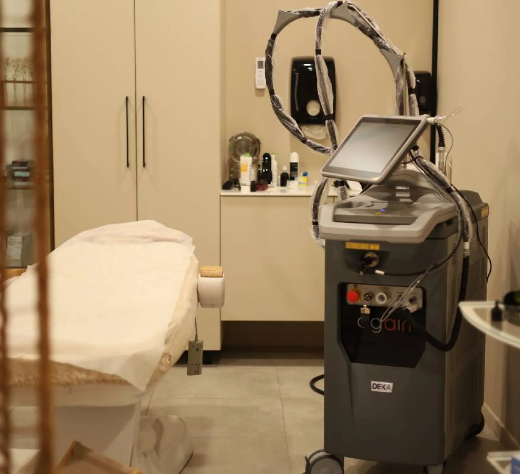 апаратна косметологія