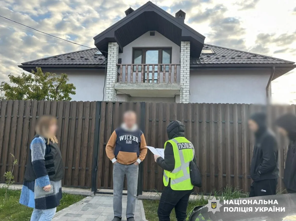 Изъяты автомобили и много налички: полиция “гостила” у должностных лиц ТЦК почти по всей Украине