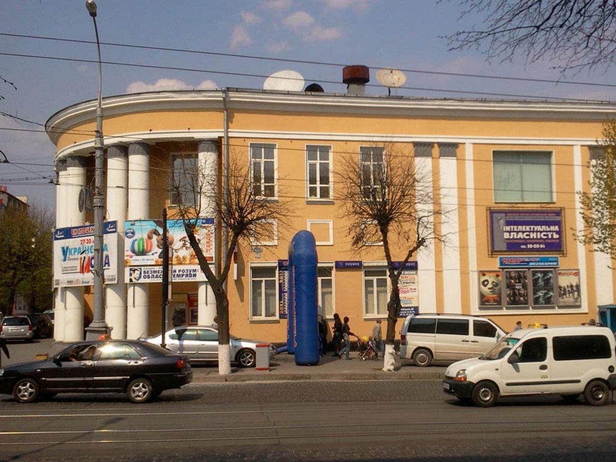 Конкурс щодо кінотеатру Коцюбинського продовжено до 20 вересня. Рішення щодо майбутнього – за пізнішим рішенням.