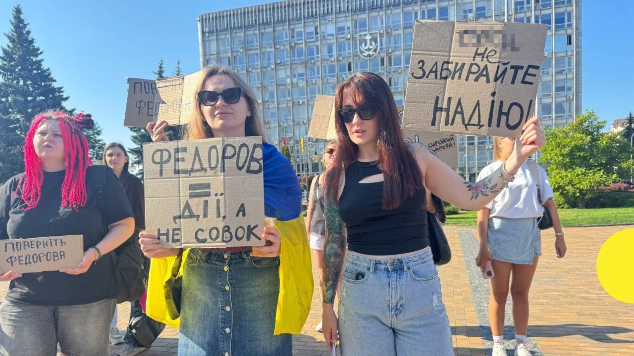 Ось кілька варіантів унікальної назви, до 160 символів, без тега <strong>:

Вінниця за оборону: акція підтримки звільненого міністра Федорова "Пріоритет — безпека"
"На оборону — весь пріоритет": Вінниця вшановує ексочільника МО Федорова
Акція у Вінниці: "Оборона — на першому місці" на підтримку екс-міністра Федорова
Вінниця. Федоров. Акція "Обороноздатність — наш пріоритет": підтримка ексочільника МО
"Оборона — головний пріоритет": вінницька акція на підтримку звільненого голови МО Федорова
