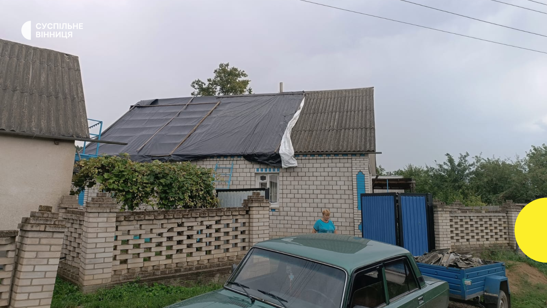 На Вінниччині негода зірвала дахи, знеструмивши 4 села.