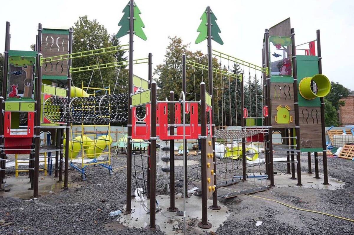 У Вінниці: Європейська площа отримує доступний дитячий майданчик.