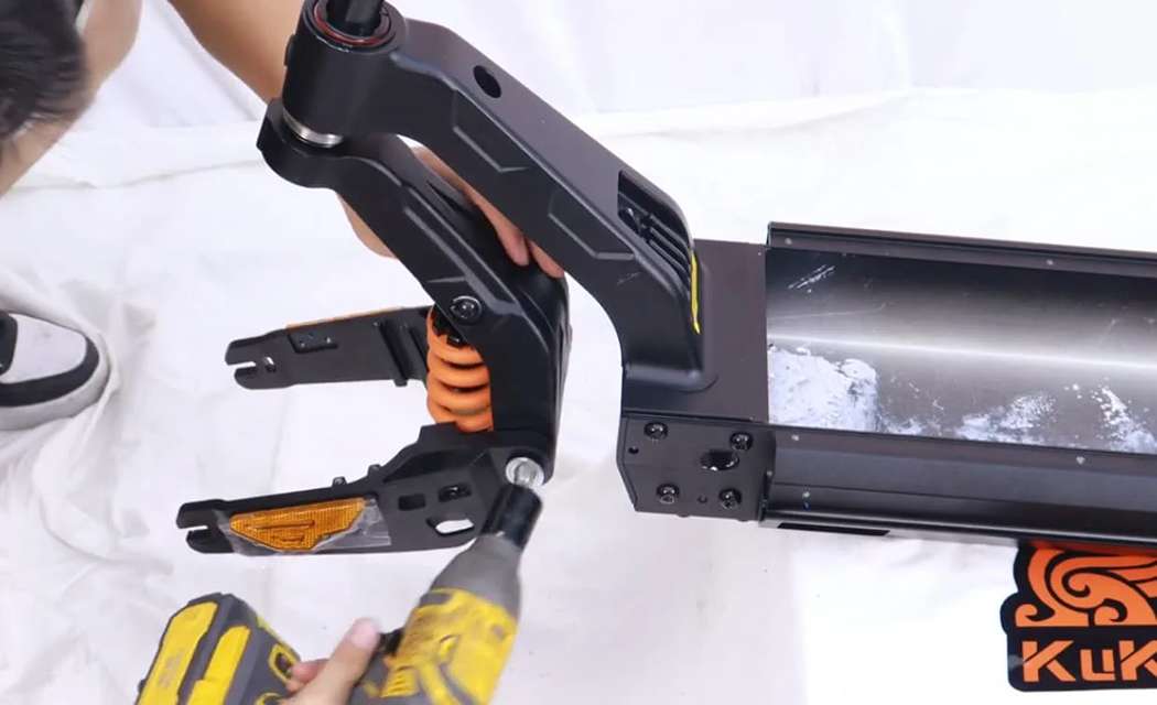 Kukirin G2 Master і Ninebot G2: запчастини, які шукають і не можуть знайти