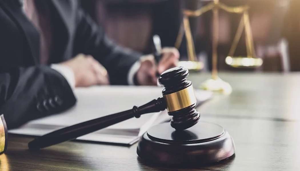 консультація та допомога адвоката