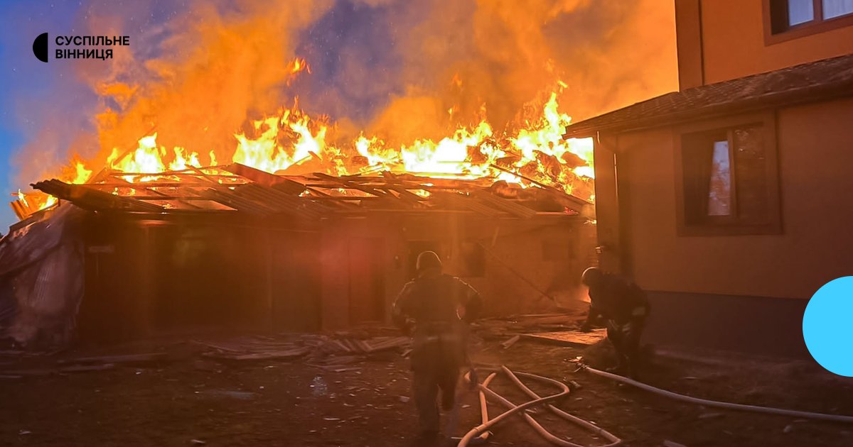 На Вінниччині: російська атака спричинила пожежу господарської споруди, пошкоджено житлові будинки.