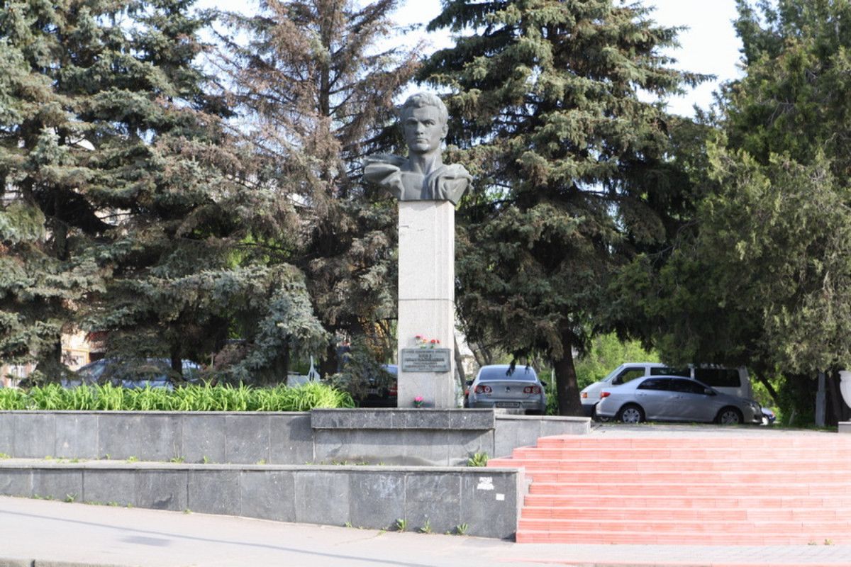 Пам'ятник Бевзу з Соборної: Вінниця перенесе монумент. Де буде нова локація?